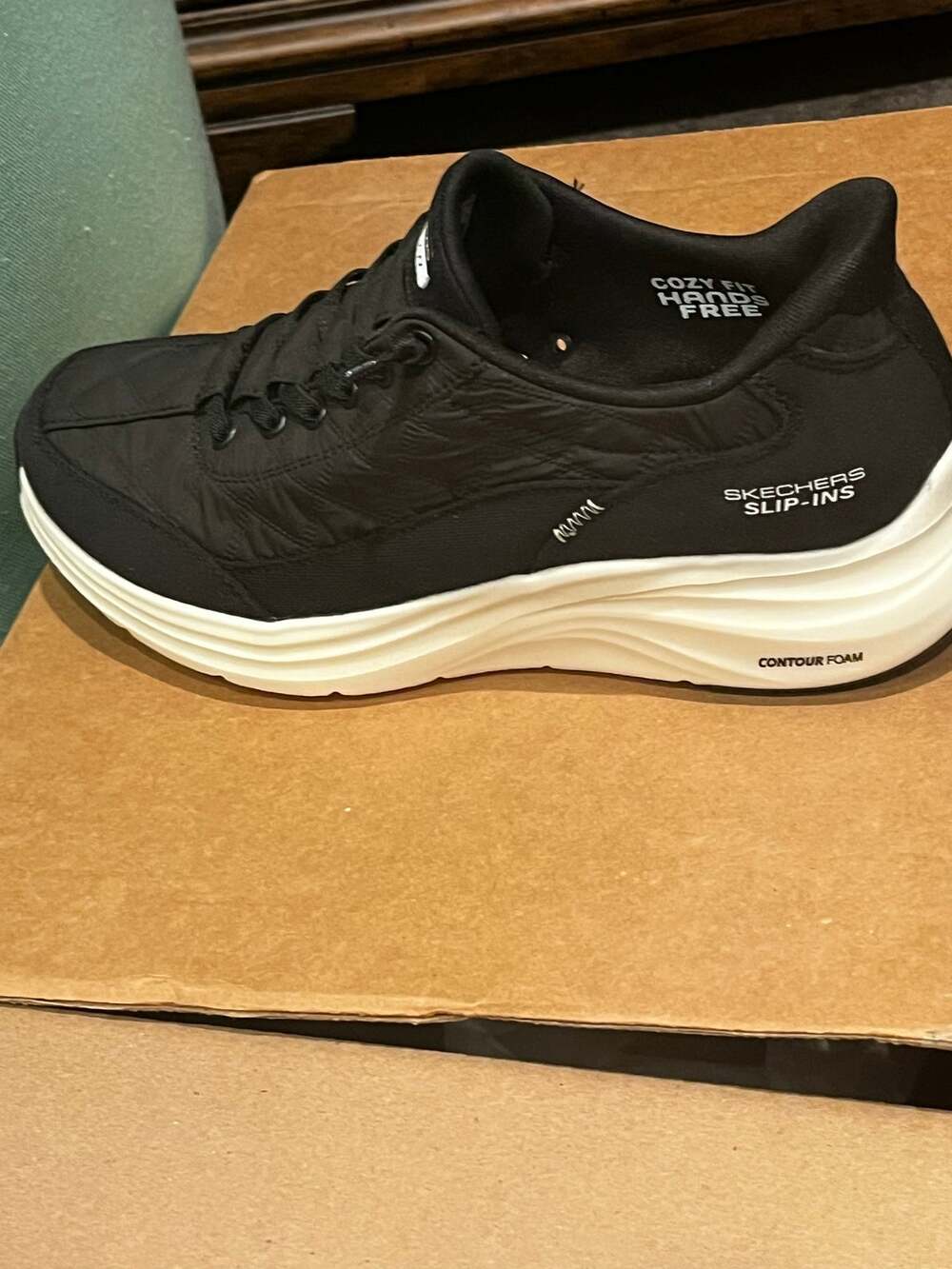 Skechers slip in sneakers size 9z new without box